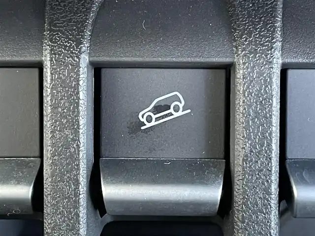 スズキ ジムニー ノマド FC 東京都 2025(令7)年 0.1千km 緑 登録済未使用車　/セーフティサポート　/ＬＥＤヘッドライト　/アイドリングストップ　/クルーズコントロール　/車線逸脱警報機能　/後退時ブレーキサポート　/ハイビームアシスト　/標識認識機能　/デュアルカメラブレーキ/プッシュエンジンスタート/ダウンヒルアシスト/プッシュエンジンスタ-ト/クリアランスソナー