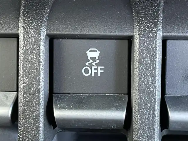 スズキ ジムニー ノマド FC 東京都 2025(令7)年 0.1千km 緑 登録済未使用車　/セーフティサポート　/ＬＥＤヘッドライト　/アイドリングストップ　/クルーズコントロール　/車線逸脱警報機能　/後退時ブレーキサポート　/ハイビームアシスト　/標識認識機能　/デュアルカメラブレーキ/プッシュエンジンスタート/ダウンヒルアシスト/プッシュエンジンスタ-ト/クリアランスソナー