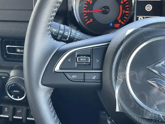 スズキ ジムニー ノマド FC 東京都 2025(令7)年 0.1千km 緑 登録済未使用車　/セーフティサポート　/ＬＥＤヘッドライト　/アイドリングストップ　/クルーズコントロール　/車線逸脱警報機能　/後退時ブレーキサポート　/ハイビームアシスト　/標識認識機能　/デュアルカメラブレーキ/プッシュエンジンスタート/ダウンヒルアシスト/プッシュエンジンスタ-ト/クリアランスソナー