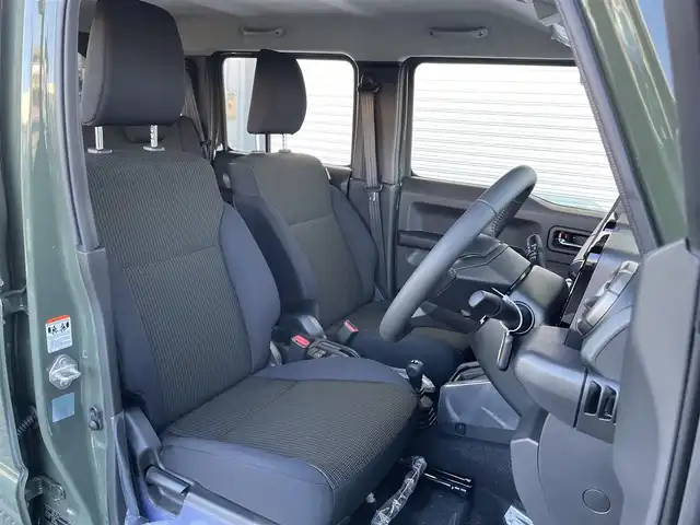 スズキ ジムニー ノマド FC 東京都 2025(令7)年 0.1千km 緑 登録済未使用車　/セーフティサポート　/ＬＥＤヘッドライト　/アイドリングストップ　/クルーズコントロール　/車線逸脱警報機能　/後退時ブレーキサポート　/ハイビームアシスト　/標識認識機能　/デュアルカメラブレーキ/プッシュエンジンスタート/ダウンヒルアシスト/プッシュエンジンスタ-ト/クリアランスソナー