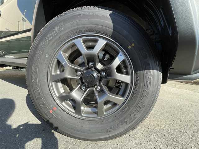 スズキ ジムニー ノマド FC 東京都 2025(令7)年 0.1千km 緑 登録済未使用車　/セーフティサポート　/ＬＥＤヘッドライト　/アイドリングストップ　/クルーズコントロール　/車線逸脱警報機能　/後退時ブレーキサポート　/ハイビームアシスト　/標識認識機能　/デュアルカメラブレーキ/プッシュエンジンスタート/ダウンヒルアシスト/プッシュエンジンスタ-ト/クリアランスソナー