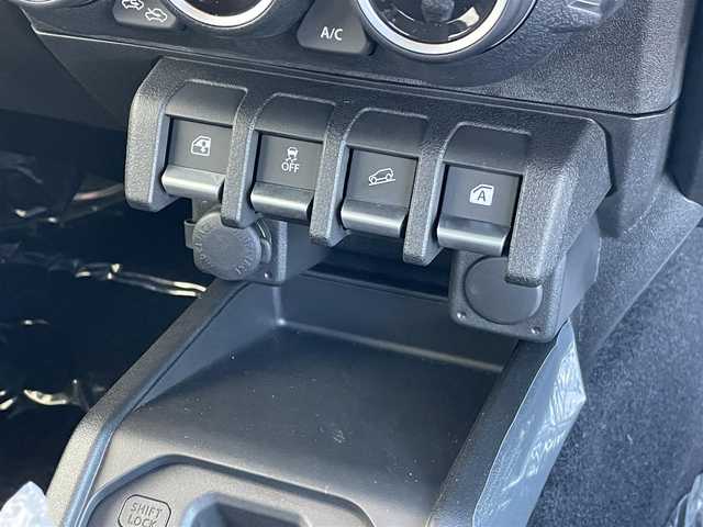 スズキ ジムニー ノマド FC 東京都 2025(令7)年 0.1千km 緑 登録済未使用車　/セーフティサポート　/ＬＥＤヘッドライト　/アイドリングストップ　/クルーズコントロール　/車線逸脱警報機能　/後退時ブレーキサポート　/ハイビームアシスト　/標識認識機能　/デュアルカメラブレーキ/プッシュエンジンスタート/ダウンヒルアシスト/プッシュエンジンスタ-ト/クリアランスソナー