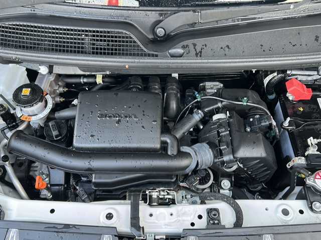 ホンダ Ｎ ＢＯＸ カスタム 山口県 2024(令6)年 2.3万km プラチナホワイトパール 純正メモリーナビ【VXM-245ZFEi】/Bluetooth/ETC/バックカメラ/純正アルミホイール14インチ/純正LEDヘッドライト/純正フロアマット/片側パワースライドドア/電動パーキングブレーキ/シートヒーター(D席＋N席)/電動格納ウィンカーミラー/ドアバイザー/USB端子/Honda SENSING/　・衝突軽減ブレーキ（CMBS）/　・渋滞追従機能付アダプティブクルーズコントロール（ACC）/　・誤発進抑制機能（前方・後方）/　・歩行者事故低減ステアリング/　・路外逸脱抑制機能/　・先行車発進お知らせ機能/　・標識認識機能/　・オートハイビーム/　・近距離衝突軽減ブレーキ・急アクセル抑制機