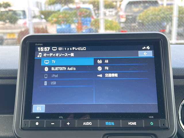 ホンダ Ｎ ＢＯＸ カスタム 山口県 2024(令6)年 2.3万km プラチナホワイトパール 純正メモリーナビ【VXM-245ZFEi】/Bluetooth/ETC/バックカメラ/純正アルミホイール14インチ/純正LEDヘッドライト/純正フロアマット/片側パワースライドドア/電動パーキングブレーキ/シートヒーター(D席＋N席)/電動格納ウィンカーミラー/ドアバイザー/USB端子/Honda SENSING/　・衝突軽減ブレーキ（CMBS）/　・渋滞追従機能付アダプティブクルーズコントロール（ACC）/　・誤発進抑制機能（前方・後方）/　・歩行者事故低減ステアリング/　・路外逸脱抑制機能/　・先行車発進お知らせ機能/　・標識認識機能/　・オートハイビーム/　・近距離衝突軽減ブレーキ・急アクセル抑制機