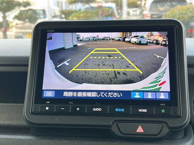 ホンダ Ｎ ＢＯＸ カスタム 山口県 2024(令6)年 2.3万km プラチナホワイトパール 純正メモリーナビ【VXM-245ZFEi】/Bluetooth/ETC/バックカメラ/純正アルミホイール14インチ/純正LEDヘッドライト/純正フロアマット/片側パワースライドドア/電動パーキングブレーキ/シートヒーター(D席＋N席)/電動格納ウィンカーミラー/ドアバイザー/USB端子/Honda SENSING/　・衝突軽減ブレーキ（CMBS）/　・渋滞追従機能付アダプティブクルーズコントロール（ACC）/　・誤発進抑制機能（前方・後方）/　・歩行者事故低減ステアリング/　・路外逸脱抑制機能/　・先行車発進お知らせ機能/　・標識認識機能/　・オートハイビーム/　・近距離衝突軽減ブレーキ・急アクセル抑制機