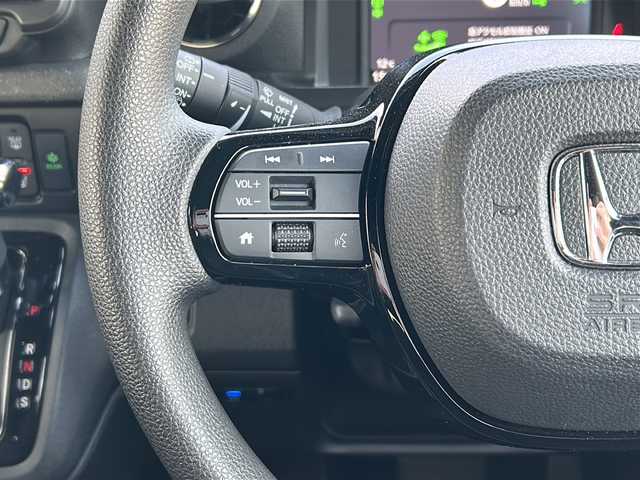 ホンダ Ｎ ＢＯＸ カスタム 山口県 2024(令6)年 2.3万km プラチナホワイトパール 純正メモリーナビ【VXM-245ZFEi】/Bluetooth/ETC/バックカメラ/純正アルミホイール14インチ/純正LEDヘッドライト/純正フロアマット/片側パワースライドドア/電動パーキングブレーキ/シートヒーター(D席＋N席)/電動格納ウィンカーミラー/ドアバイザー/USB端子/Honda SENSING/　・衝突軽減ブレーキ（CMBS）/　・渋滞追従機能付アダプティブクルーズコントロール（ACC）/　・誤発進抑制機能（前方・後方）/　・歩行者事故低減ステアリング/　・路外逸脱抑制機能/　・先行車発進お知らせ機能/　・標識認識機能/　・オートハイビーム/　・近距離衝突軽減ブレーキ・急アクセル抑制機