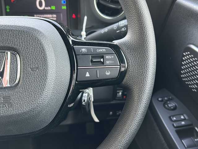 ホンダ Ｎ ＢＯＸ カスタム 山口県 2024(令6)年 2.3万km プラチナホワイトパール 純正メモリーナビ【VXM-245ZFEi】/Bluetooth/ETC/バックカメラ/純正アルミホイール14インチ/純正LEDヘッドライト/純正フロアマット/片側パワースライドドア/電動パーキングブレーキ/シートヒーター(D席＋N席)/電動格納ウィンカーミラー/ドアバイザー/USB端子/Honda SENSING/　・衝突軽減ブレーキ（CMBS）/　・渋滞追従機能付アダプティブクルーズコントロール（ACC）/　・誤発進抑制機能（前方・後方）/　・歩行者事故低減ステアリング/　・路外逸脱抑制機能/　・先行車発進お知らせ機能/　・標識認識機能/　・オートハイビーム/　・近距離衝突軽減ブレーキ・急アクセル抑制機