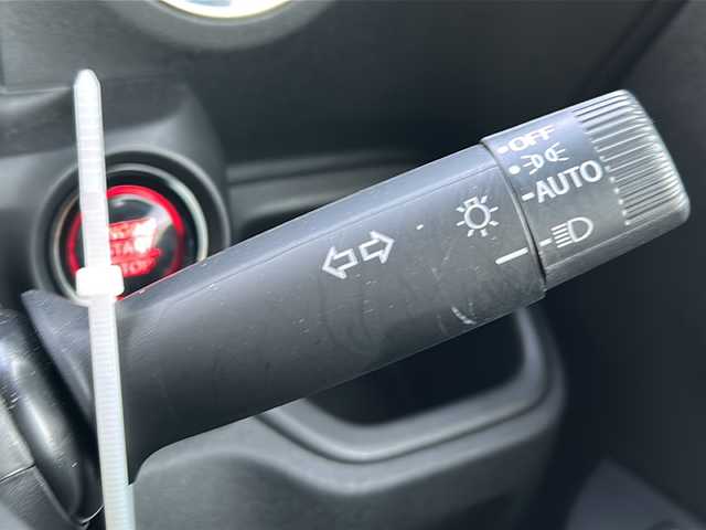 ホンダ Ｎ ＢＯＸ カスタム 山口県 2024(令6)年 2.3万km プラチナホワイトパール 純正メモリーナビ【VXM-245ZFEi】/Bluetooth/ETC/バックカメラ/純正アルミホイール14インチ/純正LEDヘッドライト/純正フロアマット/片側パワースライドドア/電動パーキングブレーキ/シートヒーター(D席＋N席)/電動格納ウィンカーミラー/ドアバイザー/USB端子/Honda SENSING/　・衝突軽減ブレーキ（CMBS）/　・渋滞追従機能付アダプティブクルーズコントロール（ACC）/　・誤発進抑制機能（前方・後方）/　・歩行者事故低減ステアリング/　・路外逸脱抑制機能/　・先行車発進お知らせ機能/　・標識認識機能/　・オートハイビーム/　・近距離衝突軽減ブレーキ・急アクセル抑制機