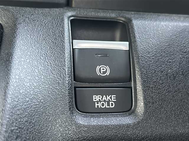 ホンダ Ｎ ＢＯＸ カスタム 山口県 2024(令6)年 2.3万km プラチナホワイトパール 純正メモリーナビ【VXM-245ZFEi】/Bluetooth/ETC/バックカメラ/純正アルミホイール14インチ/純正LEDヘッドライト/純正フロアマット/片側パワースライドドア/電動パーキングブレーキ/シートヒーター(D席＋N席)/電動格納ウィンカーミラー/ドアバイザー/USB端子/Honda SENSING/　・衝突軽減ブレーキ（CMBS）/　・渋滞追従機能付アダプティブクルーズコントロール（ACC）/　・誤発進抑制機能（前方・後方）/　・歩行者事故低減ステアリング/　・路外逸脱抑制機能/　・先行車発進お知らせ機能/　・標識認識機能/　・オートハイビーム/　・近距離衝突軽減ブレーキ・急アクセル抑制機