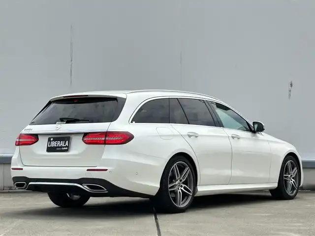 メルセデス・ベンツ Ｅ２２０ｄ SW AVG スポーツ 本革 東京都 2017(平29)年 4.7万km ダイヤモンドホワイト レザーパッケージ/レーダーセーフティパッケージ/横滑り防止装置/道路標識アシスト/アクティブブレーキアシスト/アテンションアシスト/アクティブブレーンキープ/純正HDDナビ/360度カメラ/純正フルセグｔV/レザーシート/前後シートヒーター/前席パワーシート/エアバランスパッケージ/LEDヘッドライト/オートライト/オートマチックハイビーム/パワートランク/アンビエントライト