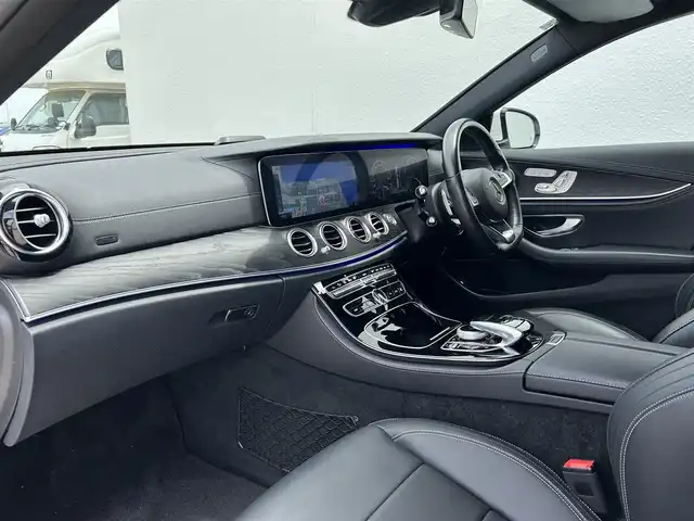メルセデス・ベンツ Ｅ２２０ｄ SW AVG スポーツ 本革 東京都 2017(平29)年 4.7万km ダイヤモンドホワイト レザーパッケージ/レーダーセーフティパッケージ/横滑り防止装置/道路標識アシスト/アクティブブレーキアシスト/アテンションアシスト/アクティブブレーンキープ/純正HDDナビ/360度カメラ/純正フルセグｔV/レザーシート/前後シートヒーター/前席パワーシート/エアバランスパッケージ/LEDヘッドライト/オートライト/オートマチックハイビーム/パワートランク/アンビエントライト