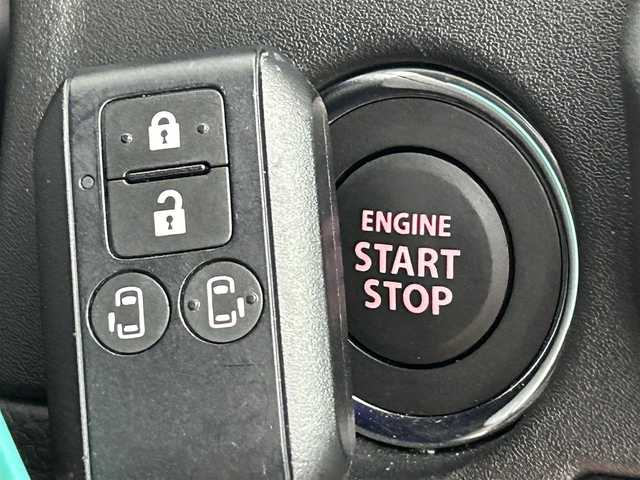 スズキ ソリオ バンディット HV MV 道央・札幌 2024(令6)年 0.5万km スーパーブラックパール ・4WD/・寒冷地仕様/・純正8インチナビ/　CD/DVD/BT/USB/フルセグ/・全方位カメラ/・デュアルカメラサポートブレーキ/・レーダークルーズコントロール/・レーンキープアシスト/・コーナーセンサー/・ヘッドアップディスプレイ/・アイドリングストップ/・横滑り防止装置/・両側パワースライドドア/・サンシェード/・サーキュレーター/・背面テーブル/・プッシュスタート/・スマートキー/・LEDヘッドライト/・フォグライト/・純正フロアマット
