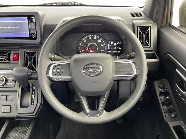ダイハツ タフト X 新潟県 2023(令5)年 2万km サンドベージュメタリック 4WD/純正メモリナビ/(NSZN-W69D)/(フルセグTV/CD/DVD/USB)/バックカメラ/前後コーナーセンサー/横滑り防止装置/レーンキープアシスト/衝突被害軽減システム/オートライト/フルフラットシート/ガラスルーフ/スマートキー