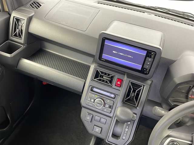 ダイハツ タフト X 新潟県 2023(令5)年 2万km サンドベージュメタリック 4WD/純正メモリナビ/(NSZN-W69D)/(フルセグTV/CD/DVD/USB)/バックカメラ/前後コーナーセンサー/横滑り防止装置/レーンキープアシスト/衝突被害軽減システム/オートライト/フルフラットシート/ガラスルーフ/スマートキー