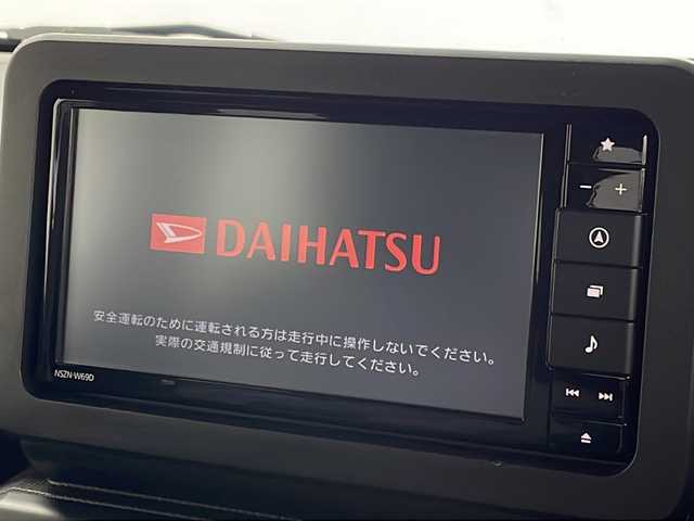 ダイハツ タフト X 新潟県 2023(令5)年 2万km サンドベージュメタリック 4WD/純正メモリナビ/(NSZN-W69D)/(フルセグTV/CD/DVD/USB)/バックカメラ/前後コーナーセンサー/横滑り防止装置/レーンキープアシスト/衝突被害軽減システム/オートライト/フルフラットシート/ガラスルーフ/スマートキー