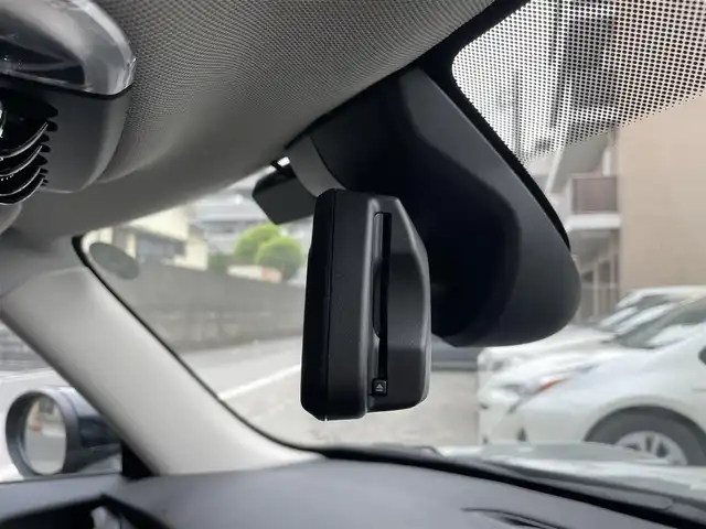 ＭＩＮＩ ＢＭＷ ミニ クーパー S 大阪府 2022(令4)年 0.6万km ムーンウォークグレーメタリック 登録時走行距離5584km/ワンオーナー/純正HDDナビ/　（Bluetooth/USB）/バックカメラ/ビルトインETC/ハーフレザーシート/前席シートヒーター/360°SAFETY/・アクティブ・クルーズ・コントロール（ストップ&ゴー機能付）/・衝突回避・被害軽減ブレーキ（事故回避アシスト付）/・レーン・ディパーチャー・ウォーニング/・クロス・トラフィック・ウォーニング/・ヘッドアップ・ディスプレイ/・レーン・チェンジ・ウォーニング/・アクティブ・サイド・コリジョン・プロテクション/・前車接近警告機能/横滑り防止装置/純正17インチアルミホイール/スマートキー/オートライト/純正LEDヘッドライト/スペアキー1本/保証書/取扱説明書