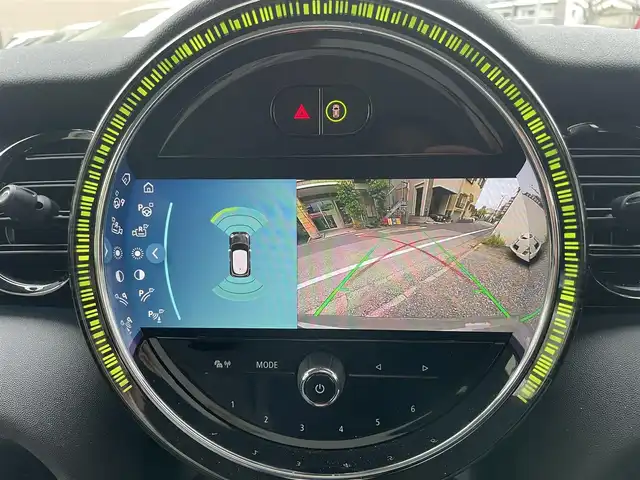 ＭＩＮＩ ＢＭＷ ミニ クーパー S 大阪府 2022(令4)年 0.6万km ムーンウォークグレーメタリック 登録時走行距離5584km/ワンオーナー/純正HDDナビ/　（Bluetooth/USB）/バックカメラ/ビルトインETC/ハーフレザーシート/前席シートヒーター/360°SAFETY/・アクティブ・クルーズ・コントロール（ストップ&ゴー機能付）/・衝突回避・被害軽減ブレーキ（事故回避アシスト付）/・レーン・ディパーチャー・ウォーニング/・クロス・トラフィック・ウォーニング/・ヘッドアップ・ディスプレイ/・レーン・チェンジ・ウォーニング/・アクティブ・サイド・コリジョン・プロテクション/・前車接近警告機能/横滑り防止装置/純正17インチアルミホイール/スマートキー/オートライト/純正LEDヘッドライト/スペアキー1本/保証書/取扱説明書