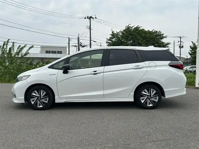 ホンダ シャトル ハイブリッド X ホンダセンシング 山形県 2020(令2)年 8万km プラチナホワイトパール ホンダセンシング/純正メモリナビ/　　【CD DVD BT フルセグ USB AUX】/バックカメラ/レーダークルーズコントロール/LEDオートヘッドライト/ハーフレザーシート/シートヒーター/アイドリングストップ/ステアリングスイッチ/パドルシフト/電動格納ウィンカーミラー/フォグランプ/スマートキー×2/ETC
