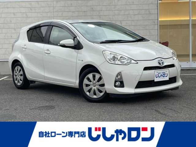 トヨタ アクア S 佐賀県 2013(平25)年 7.4万km ライムホワイトパールクリスタルシャイン (株)IDOMが運営する【じしゃロン佐賀店】の自社ローン専用車両になります。こちらは現金またはオートローンご利用時の価格です。自社ローンご希望の方は別途その旨お申付け下さい/純正ＳＤナビ/フルセグテレビ/Ｂｌｕｅｔｏｏｔｈ/バックカメラ/前席シートヒーター/オートライト/ヘッドライトレベライザー/フォグライト/純正フロアマット/スマートキー/プッシュスタート