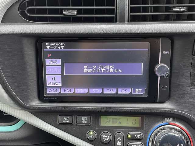 トヨタ アクア S 佐賀県 2013(平25)年 7.4万km ライムホワイトパールクリスタルシャイン (株)IDOMが運営する【じしゃロン佐賀店】の自社ローン専用車両になります。こちらは現金またはオートローンご利用時の価格です。自社ローンご希望の方は別途その旨お申付け下さい/純正ＳＤナビ/フルセグテレビ/Ｂｌｕｅｔｏｏｔｈ/バックカメラ/前席シートヒーター/オートライト/ヘッドライトレベライザー/フォグライト/純正フロアマット/スマートキー/プッシュスタート