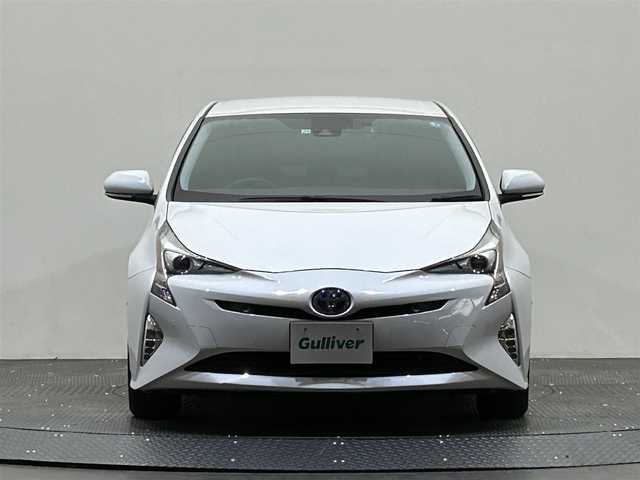 トヨタ プリウス Sセーフティプラス 愛媛県 2017(平29)年 1.8万km ホワイトパールクリスタルシャイン 登録時17968km/純正9インチメモリーナビ/フルセグ/バックカメラ/トヨタセーフティセンス/レーダークルーズコントロール/レーンキープアシスト/プリクラッシュセーフティ/ハイビームアシスト/インテリジェントパーキングアシスト/LEDヘッドライト/プッシュスタート/ETC/ドライブレコーダー/スマートキー/禁煙車