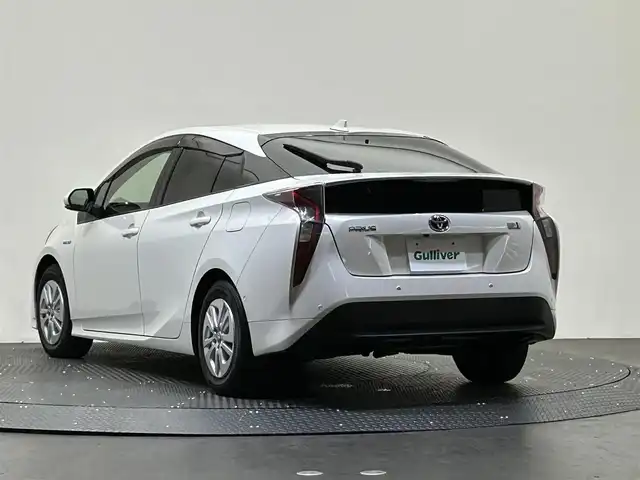 トヨタ プリウス Sセーフティプラス 愛媛県 2017(平29)年 1.8万km ホワイトパールクリスタルシャイン 登録時17968km/純正9インチメモリーナビ/フルセグ/バックカメラ/トヨタセーフティセンス/レーダークルーズコントロール/レーンキープアシスト/プリクラッシュセーフティ/ハイビームアシスト/インテリジェントパーキングアシスト/LEDヘッドライト/プッシュスタート/ETC/ドライブレコーダー/スマートキー/禁煙車