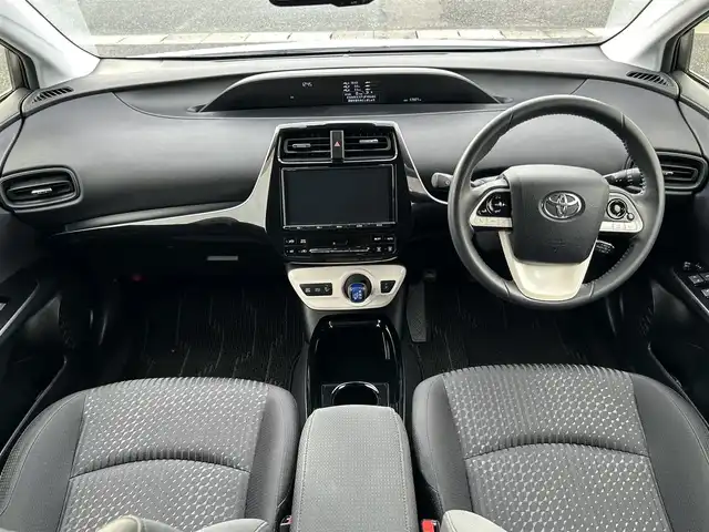 トヨタ プリウス Sセーフティプラス 熊本県 2017(平29)年 1.8万km ホワイトパールクリスタルシャイン 登録時17968km/純正9インチメモリーナビ/フルセグ/バックカメラ/トヨタセーフティセンス/レーダークルーズコントロール/レーンキープアシスト/プリクラッシュセーフティ/ハイビームアシスト/インテリジェントパーキングアシスト/LEDヘッドライト/プッシュスタート/ETC/ドライブレコーダー/スマートキー/禁煙車