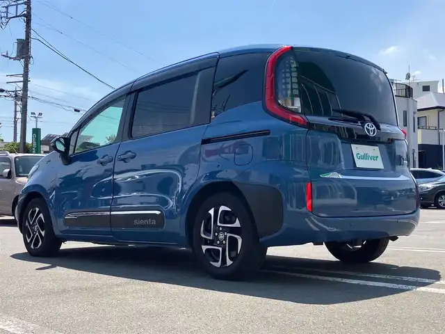 トヨタ シエンタ ハイブリッド Z 静岡県 2022(令4)年 2.7万km グレイッシュブルー エンジンスタートボタン/スマートキー/スペアキー2本/パワーステアリング/パワーウィンドウ/保証書/取扱説明書/記録簿/100V充電/アイドリングストップ/オートエアコン/クルーズコントロール/ETC/USB入力端子/全方位カメラ/純正10.5インチナビ（CD.BT.フルセグ）/ドライブレコーダー前後/ウォークスルー/純正アルミホイール/純正フロアマット/D席N席シートヒーター/両側パワースライドドア/ABS/横滑り防止装置/コーナーセンサー前後/レーンキープアシスト/オートライト/オートマチックハイビーム/LEDライト/W+サイドエアバック/衝突軽減システム/ステアリングヒーター/純正シートカバー/純正リモートスタート/社外アルミホイール車内有（スタッドレスタイヤ）
