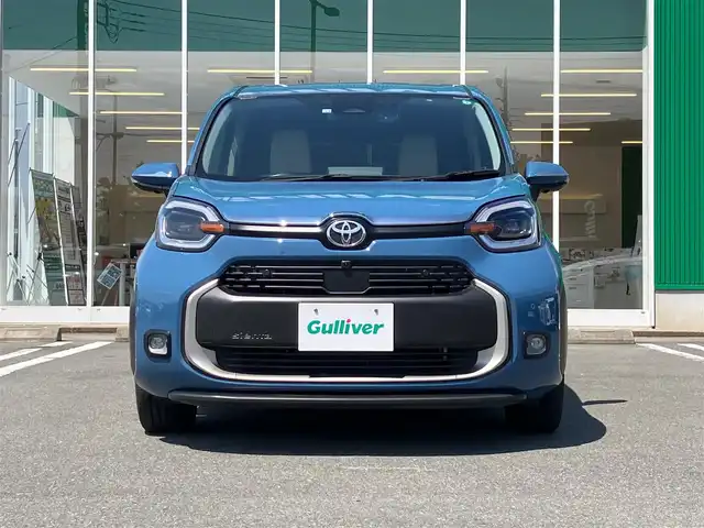 トヨタ シエンタ ハイブリッド Z 静岡県 2022(令4)年 2.7万km グレイッシュブルー エンジンスタートボタン/スマートキー/スペアキー2本/パワーステアリング/パワーウィンドウ/保証書/取扱説明書/記録簿/100V充電/アイドリングストップ/オートエアコン/クルーズコントロール/ETC/USB入力端子/全方位カメラ/純正10.5インチナビ（CD.BT.フルセグ）/ドライブレコーダー前後/ウォークスルー/純正アルミホイール/純正フロアマット/D席N席シートヒーター/両側パワースライドドア/ABS/横滑り防止装置/コーナーセンサー前後/レーンキープアシスト/オートライト/オートマチックハイビーム/LEDライト/W+サイドエアバック/衝突軽減システム/ステアリングヒーター/純正シートカバー/純正リモートスタート/社外アルミホイール車内有（スタッドレスタイヤ）