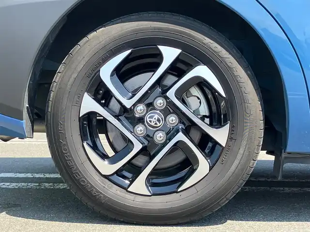 トヨタ シエンタ ハイブリッド Z 静岡県 2022(令4)年 2.7万km グレイッシュブルー エンジンスタートボタン/スマートキー/スペアキー2本/パワーステアリング/パワーウィンドウ/保証書/取扱説明書/記録簿/100V充電/アイドリングストップ/オートエアコン/クルーズコントロール/ETC/USB入力端子/全方位カメラ/純正10.5インチナビ（CD.BT.フルセグ）/ドライブレコーダー前後/ウォークスルー/純正アルミホイール/純正フロアマット/D席N席シートヒーター/両側パワースライドドア/ABS/横滑り防止装置/コーナーセンサー前後/レーンキープアシスト/オートライト/オートマチックハイビーム/LEDライト/W+サイドエアバック/衝突軽減システム/ステアリングヒーター/純正シートカバー/純正リモートスタート/社外アルミホイール車内有（スタッドレスタイヤ）