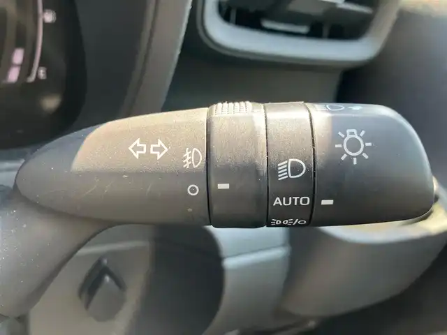 トヨタ シエンタ ハイブリッド Z 静岡県 2022(令4)年 2.7万km グレイッシュブルー エンジンスタートボタン/スマートキー/スペアキー2本/パワーステアリング/パワーウィンドウ/保証書/取扱説明書/記録簿/100V充電/アイドリングストップ/オートエアコン/クルーズコントロール/ETC/USB入力端子/全方位カメラ/純正10.5インチナビ（CD.BT.フルセグ）/ドライブレコーダー前後/ウォークスルー/純正アルミホイール/純正フロアマット/D席N席シートヒーター/両側パワースライドドア/ABS/横滑り防止装置/コーナーセンサー前後/レーンキープアシスト/オートライト/オートマチックハイビーム/LEDライト/W+サイドエアバック/衝突軽減システム/ステアリングヒーター/純正シートカバー/純正リモートスタート/社外アルミホイール車内有（スタッドレスタイヤ）