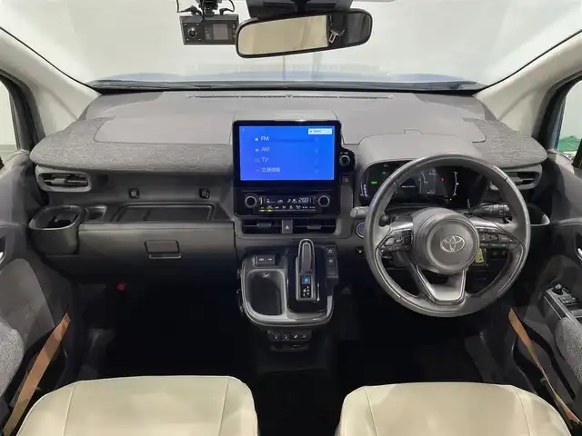 トヨタ シエンタ ハイブリッド Z 愛知県 2022(令4)年 2.7万km グレイッシュブルー 純正１０，５インチナビ　/(Bluetooth/フルセグTV/FM/AM/CarPlay/Miracast)/パノラミックビューモニター　/サーキュレーター　/コンフォートパッケージ　/　　-シートヒーター　/　　-ステアリングヒーター　/トヨタセーフティセンス/　　-レーダークルーズコントロール/　　-プリクラッシュセーフティ―/　　-レーンディパーチャーアラート/　　-標識認識機能/　　-先行車発進告知機能/両側パワースライドドア/ＡＣ１００Ｖ　/ブラインドスポットモニター　/ビルトインＥＴＣ　/純正１５インチＡＷ　/ＬＥＤヘッドライト/LEDフォグランプ/ドライブレコーダー
