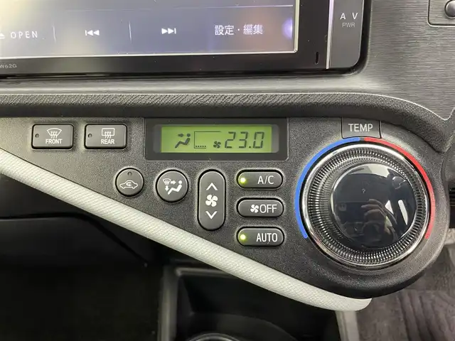 トヨタ アクア S 富山県 2014(平26)年 6.3万km コバルトブルーメタリック 純正メモリナビ /フルセグTV/DVD/Bluetooth/バックカメラ/ETC/スマートキー/スペアキー/LEDオートライト /プッシュスタート/純正フロアマット/ドアバイザー
