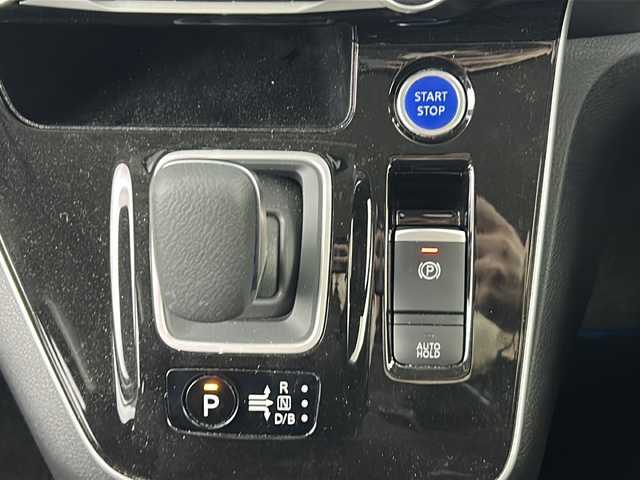 日産 セレナ e－パワー ハイウェイスター V 愛知県 2020(令2)年 5.1万km ダイヤモンドブラック プロパイロット/・セーフティパックB/・パーキングアシスト/・エマージェンシーブレーキ/・レーダークルーズコントロール/純正10インチナビ/・フルセグTV/・Bluetooth/・アラウンドビューモニター/フリップダウンモニター/ETC/純正ドライブレコーダー/LEDヘッドライト/両側パワースライドドア/スマートキー/プッシュスタート