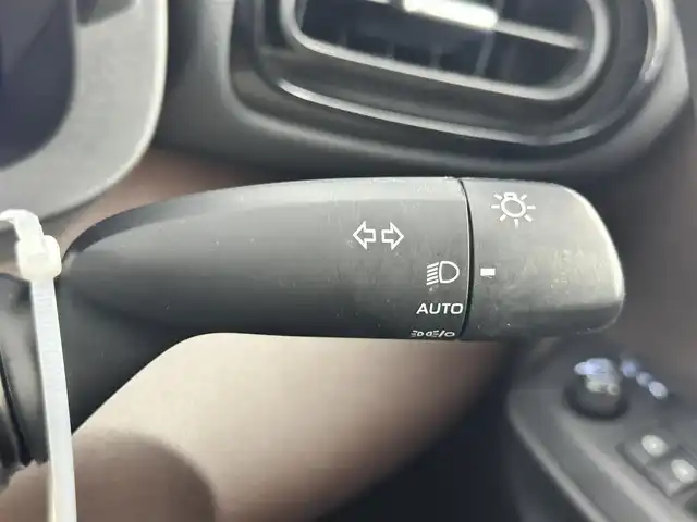 トヨタ ヤリスクロス ハイブリッド Z 愛知県 2021(令3)年 6.8万km ホワイトパールクリスタルシャイン 純正8インチコネクテッドナビ付ディスプレイオーディオ/フルセグTV/パノラミックビューモニター/ビルトインETC/ステアリングリモコン/パワーシート（Ｄ席）/シートヒーター（前席）/ハーフレザーシート/パワーバックドア/モデリスタラゲージLED/トヨタセーフティセンス/　　・プリクラッシュセーフティ/　　・レーントレーシングアシスト/　　・レーダークルーズコントロール/　　・レーンディバーチャーアラート/　　・ロードサインアシスト/　　・オートマチックハイビーム/クリアランスソナー/取扱説明書/スマートキー/スペアキー/ドアバイザー