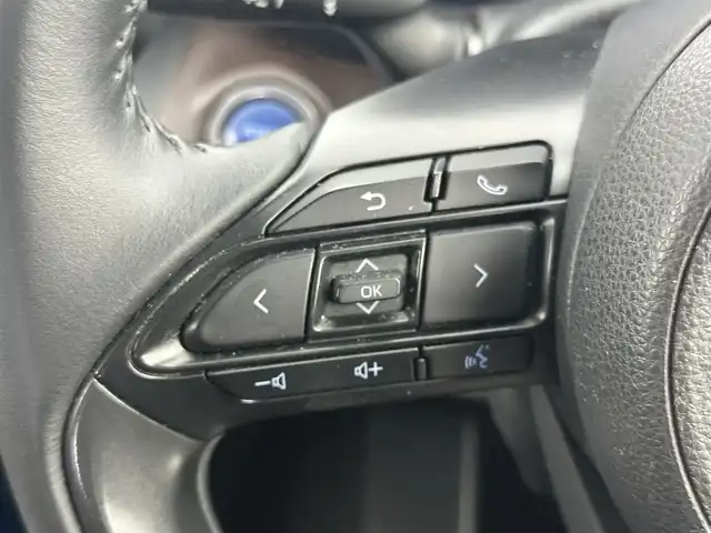 トヨタ ヤリスクロス ハイブリッド Z 愛知県 2021(令3)年 6.8万km ホワイトパールクリスタルシャイン 純正8インチコネクテッドナビ付ディスプレイオーディオ/フルセグTV/パノラミックビューモニター/ビルトインETC/ステアリングリモコン/パワーシート（Ｄ席）/シートヒーター（前席）/ハーフレザーシート/パワーバックドア/モデリスタラゲージLED/トヨタセーフティセンス/　　・プリクラッシュセーフティ/　　・レーントレーシングアシスト/　　・レーダークルーズコントロール/　　・レーンディバーチャーアラート/　　・ロードサインアシスト/　　・オートマチックハイビーム/クリアランスソナー/取扱説明書/スマートキー/スペアキー/ドアバイザー