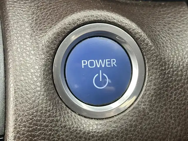 トヨタ ヤリスクロス ハイブリッド Z 愛知県 2021(令3)年 6.8万km ホワイトパールクリスタルシャイン 純正8インチコネクテッドナビ付ディスプレイオーディオ/フルセグTV/パノラミックビューモニター/ビルトインETC/ステアリングリモコン/パワーシート（Ｄ席）/シートヒーター（前席）/ハーフレザーシート/パワーバックドア/モデリスタラゲージLED/トヨタセーフティセンス/　　・プリクラッシュセーフティ/　　・レーントレーシングアシスト/　　・レーダークルーズコントロール/　　・レーンディバーチャーアラート/　　・ロードサインアシスト/　　・オートマチックハイビーム/クリアランスソナー/取扱説明書/スマートキー/スペアキー/ドアバイザー