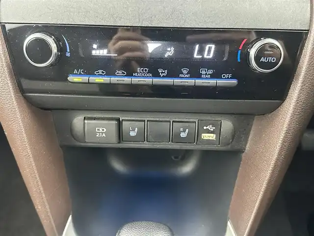 トヨタ ヤリスクロス ハイブリッド Z 愛知県 2021(令3)年 6.8万km ホワイトパールクリスタルシャイン 純正8インチコネクテッドナビ付ディスプレイオーディオ/フルセグTV/パノラミックビューモニター/ビルトインETC/ステアリングリモコン/パワーシート（Ｄ席）/シートヒーター（前席）/ハーフレザーシート/パワーバックドア/モデリスタラゲージLED/トヨタセーフティセンス/　　・プリクラッシュセーフティ/　　・レーントレーシングアシスト/　　・レーダークルーズコントロール/　　・レーンディバーチャーアラート/　　・ロードサインアシスト/　　・オートマチックハイビーム/クリアランスソナー/取扱説明書/スマートキー/スペアキー/ドアバイザー