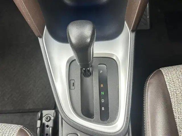 トヨタ ヤリスクロス ハイブリッド Z 愛知県 2021(令3)年 6.8万km ホワイトパールクリスタルシャイン 純正8インチコネクテッドナビ付ディスプレイオーディオ/フルセグTV/パノラミックビューモニター/ビルトインETC/ステアリングリモコン/パワーシート（Ｄ席）/シートヒーター（前席）/ハーフレザーシート/パワーバックドア/モデリスタラゲージLED/トヨタセーフティセンス/　　・プリクラッシュセーフティ/　　・レーントレーシングアシスト/　　・レーダークルーズコントロール/　　・レーンディバーチャーアラート/　　・ロードサインアシスト/　　・オートマチックハイビーム/クリアランスソナー/取扱説明書/スマートキー/スペアキー/ドアバイザー