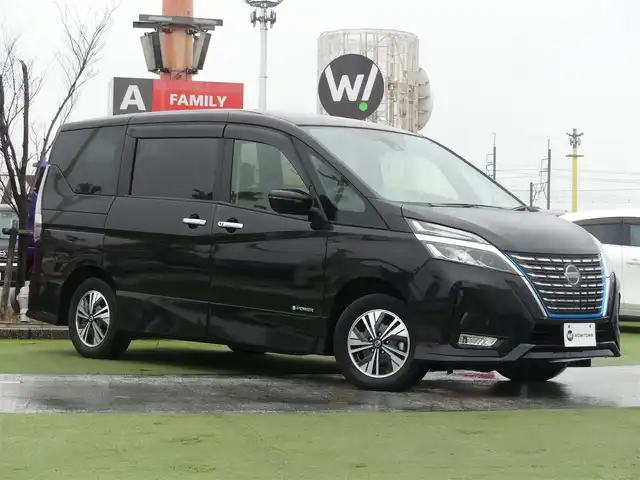 日産 セレナ e－パワー ハイウェイスター V 千葉県 2022(令4)年 4.8万km ダイヤモンドブラック エマージェンシーブレーキ/プロパイロット/インテリジェントクルーズコントロール/両側パワースライドドア/純正SDナビ/地デジTV/【BD/DVD/CD再生機能　Bluetooth接続】/アラウンドビューモニター/ドライブレコーダー/革巻きステアリング/Honda スマートキー/ETC/LEDヘッドライト/フォグライト/ウインカーミラー/コーナーセンサー/純正15インチアルミホイル/サイド/カーテンエアバッグ/インテリジェントキー