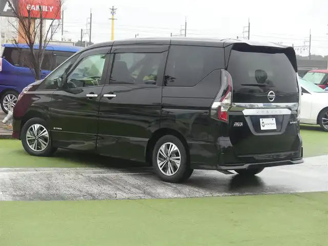 日産 セレナ e－パワー ハイウェイスター V 千葉県 2022(令4)年 4.8万km ダイヤモンドブラック エマージェンシーブレーキ/プロパイロット/インテリジェントクルーズコントロール/両側パワースライドドア/純正SDナビ/地デジTV/【BD/DVD/CD再生機能　Bluetooth接続】/アラウンドビューモニター/ドライブレコーダー/革巻きステアリング/Honda スマートキー/ETC/LEDヘッドライト/フォグライト/ウインカーミラー/コーナーセンサー/純正15インチアルミホイル/サイド/カーテンエアバッグ/インテリジェントキー