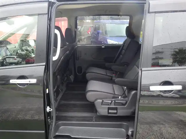 日産 セレナ e－パワー ハイウェイスター V 千葉県 2022(令4)年 4.8万km ダイヤモンドブラック エマージェンシーブレーキ/プロパイロット/インテリジェントクルーズコントロール/両側パワースライドドア/純正SDナビ/地デジTV/【BD/DVD/CD再生機能　Bluetooth接続】/アラウンドビューモニター/ドライブレコーダー/革巻きステアリング/Honda スマートキー/ETC/LEDヘッドライト/フォグライト/ウインカーミラー/コーナーセンサー/純正15インチアルミホイル/サイド/カーテンエアバッグ/インテリジェントキー