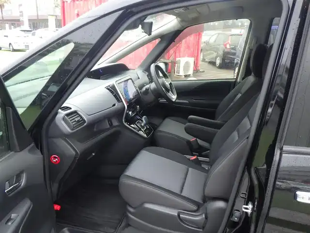 日産 セレナ e－パワー ハイウェイスター V 千葉県 2022(令4)年 4.8万km ダイヤモンドブラック エマージェンシーブレーキ/プロパイロット/インテリジェントクルーズコントロール/両側パワースライドドア/純正SDナビ/地デジTV/【BD/DVD/CD再生機能　Bluetooth接続】/アラウンドビューモニター/ドライブレコーダー/革巻きステアリング/Honda スマートキー/ETC/LEDヘッドライト/フォグライト/ウインカーミラー/コーナーセンサー/純正15インチアルミホイル/サイド/カーテンエアバッグ/インテリジェントキー