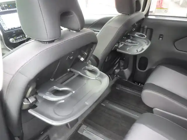 日産 セレナ e－パワー ハイウェイスター V 千葉県 2022(令4)年 4.8万km ダイヤモンドブラック エマージェンシーブレーキ/プロパイロット/インテリジェントクルーズコントロール/両側パワースライドドア/純正SDナビ/地デジTV/【BD/DVD/CD再生機能　Bluetooth接続】/アラウンドビューモニター/ドライブレコーダー/革巻きステアリング/Honda スマートキー/ETC/LEDヘッドライト/フォグライト/ウインカーミラー/コーナーセンサー/純正15インチアルミホイル/サイド/カーテンエアバッグ/インテリジェントキー