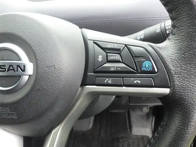 日産 セレナ e－パワー ハイウェイスター V 千葉県 2022(令4)年 4.8万km ダイヤモンドブラック エマージェンシーブレーキ/プロパイロット/インテリジェントクルーズコントロール/両側パワースライドドア/純正SDナビ/地デジTV/【BD/DVD/CD再生機能　Bluetooth接続】/アラウンドビューモニター/ドライブレコーダー/革巻きステアリング/Honda スマートキー/ETC/LEDヘッドライト/フォグライト/ウインカーミラー/コーナーセンサー/純正15インチアルミホイル/サイド/カーテンエアバッグ/インテリジェントキー