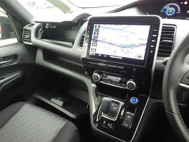 日産 セレナ e－パワー ハイウェイスター V 千葉県 2022(令4)年 4.8万km ダイヤモンドブラック エマージェンシーブレーキ/プロパイロット/インテリジェントクルーズコントロール/両側パワースライドドア/純正SDナビ/地デジTV/【BD/DVD/CD再生機能　Bluetooth接続】/アラウンドビューモニター/ドライブレコーダー/革巻きステアリング/Honda スマートキー/ETC/LEDヘッドライト/フォグライト/ウインカーミラー/コーナーセンサー/純正15インチアルミホイル/サイド/カーテンエアバッグ/インテリジェントキー