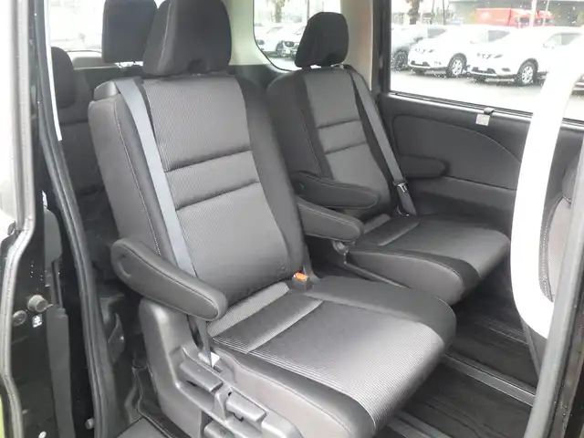 日産 セレナ e－パワー ハイウェイスター V 千葉県 2022(令4)年 4.8万km ダイヤモンドブラック エマージェンシーブレーキ/プロパイロット/インテリジェントクルーズコントロール/両側パワースライドドア/純正SDナビ/地デジTV/【BD/DVD/CD再生機能　Bluetooth接続】/アラウンドビューモニター/ドライブレコーダー/革巻きステアリング/Honda スマートキー/ETC/LEDヘッドライト/フォグライト/ウインカーミラー/コーナーセンサー/純正15インチアルミホイル/サイド/カーテンエアバッグ/インテリジェントキー