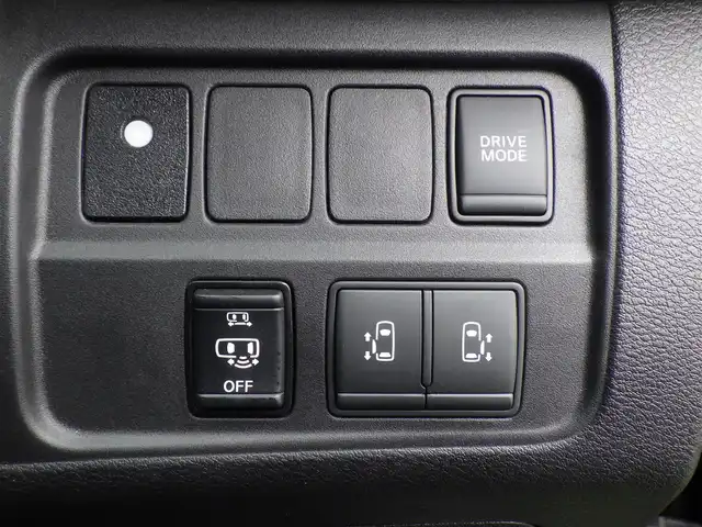 日産 セレナ e－パワー ハイウェイスター V 千葉県 2022(令4)年 4.8万km ダイヤモンドブラック エマージェンシーブレーキ/プロパイロット/インテリジェントクルーズコントロール/両側パワースライドドア/純正SDナビ/地デジTV/【BD/DVD/CD再生機能　Bluetooth接続】/アラウンドビューモニター/ドライブレコーダー/革巻きステアリング/Honda スマートキー/ETC/LEDヘッドライト/フォグライト/ウインカーミラー/コーナーセンサー/純正15インチアルミホイル/サイド/カーテンエアバッグ/インテリジェントキー