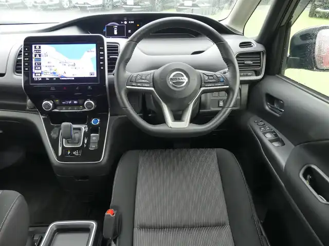 日産 セレナ e－パワー ハイウェイスター V 千葉県 2022(令4)年 4.8万km ダイヤモンドブラック エマージェンシーブレーキ/プロパイロット/インテリジェントクルーズコントロール/両側パワースライドドア/純正SDナビ/地デジTV/【BD/DVD/CD再生機能　Bluetooth接続】/アラウンドビューモニター/ドライブレコーダー/革巻きステアリング/Honda スマートキー/ETC/LEDヘッドライト/フォグライト/ウインカーミラー/コーナーセンサー/純正15インチアルミホイル/サイド/カーテンエアバッグ/インテリジェントキー