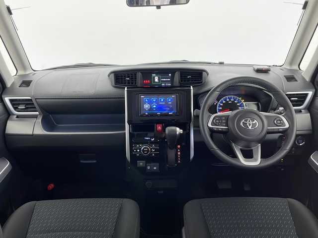 トヨタ ルーミー カスタムG 長野県 2024(令6)年 1.8万km パールホワイトⅢ ・４WD/・寒冷地仕様/・社外メモリナビ/　BT／USB／フルセグ/・社外ETC/・バックカメラ/・レーダークルーズコントロール/・プリクラッシュセーフティ/・レーンキープアシスト/・横滑り防止/・前後コーナーセンサー/・アイドリングストップ/・両側パワースライドドア/・社外フロアマット/・純正サマー14インチAW/・LEDヘッドライト/・オートライト/・オートマチックハイビーム/・プッシュスタート/・スマートキー